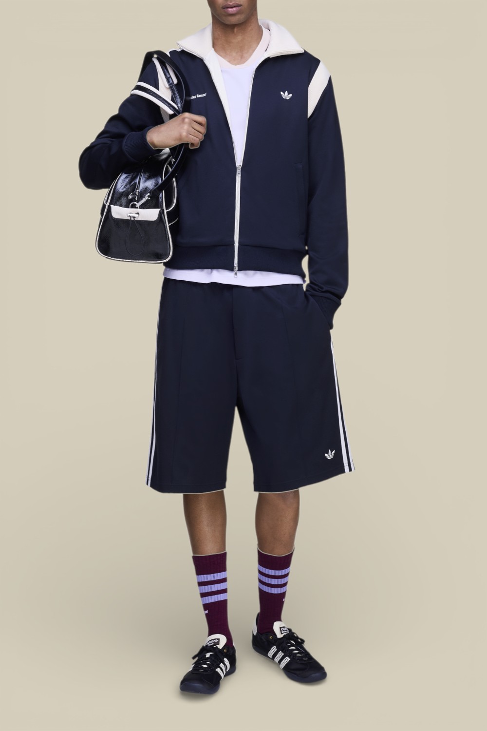 תמונת כל הלוק של סווטשירט